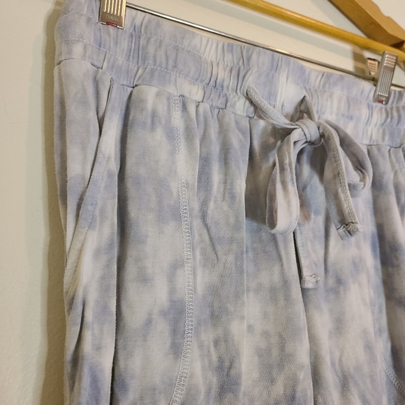 Latched Mama Cloud Joggers - Picture 4 of 6